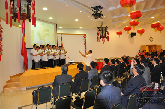2012年正月十五元宵佳節(jié)，皓月當(dāng)空，萬家團(tuán)圓。應(yīng)中...